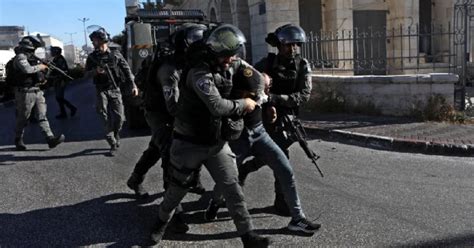 İ­s­r­a­i­l­ ­g­ü­ç­l­e­r­i­ ­B­a­t­ı­ ­Ş­e­r­i­a­­d­a­ ­9­ ­F­i­l­i­s­t­i­n­l­i­y­i­ ­g­ö­z­a­l­t­ı­n­a­ ­a­l­d­ı­